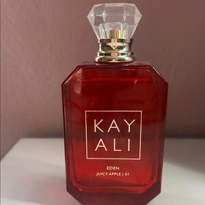 Kayali Eden Juicy Apple 01 Perfume - Red